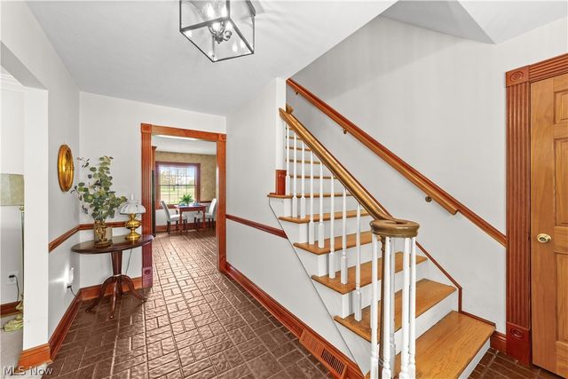 8730 Bainbridge Road, Chagrin Falls, OH 44023