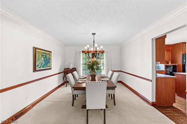 8730 Bainbridge Road, Chagrin Falls, OH 44023