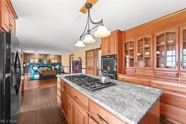 8730 Bainbridge Road, Chagrin Falls, OH 44023
