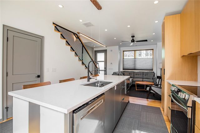 230 SE 7th Street, Bentonville, AR 72712