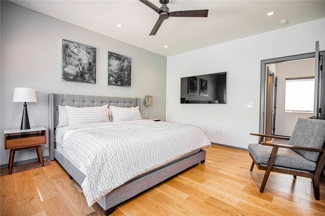 230 SE 7th Street, Bentonville, AR 72712