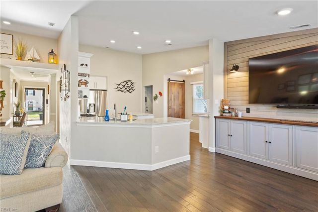 2176 Teasdale DR, Virginia Beach, VA 23454