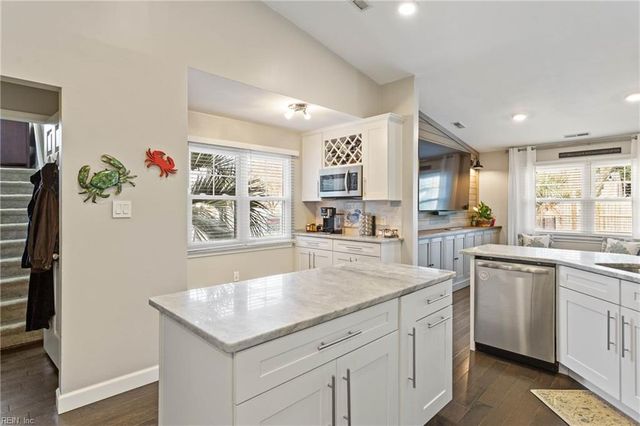 2176 Teasdale DR, Virginia Beach, VA 23454