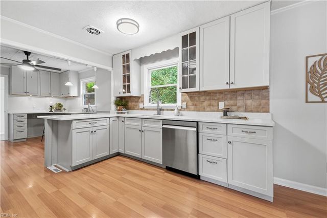 705 Downing LN, Virginia Beach, VA 23452