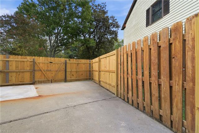 705 Downing LN, Virginia Beach, VA 23452