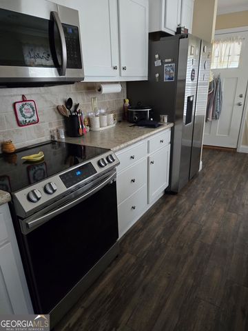 50 Meadow View Street, Newnan, GA 30263