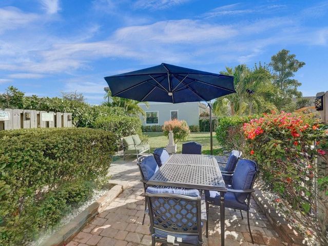 5327 Santa Maria Avenue, Boynton Beach, FL 33436