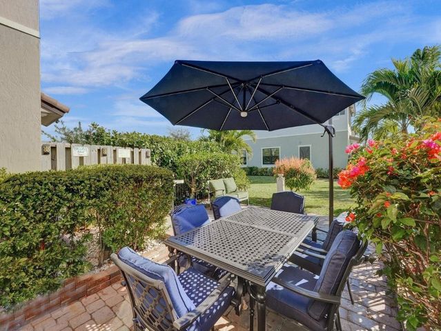 5327 Santa Maria Avenue, Boynton Beach, FL 33436