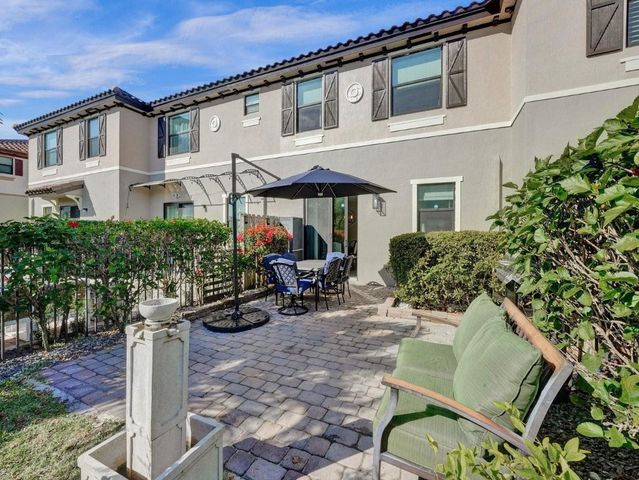 5327 Santa Maria Avenue, Boynton Beach, FL 33436