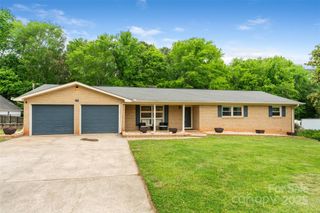 213 Lakeview Drive, Harrisburg, NC 28075