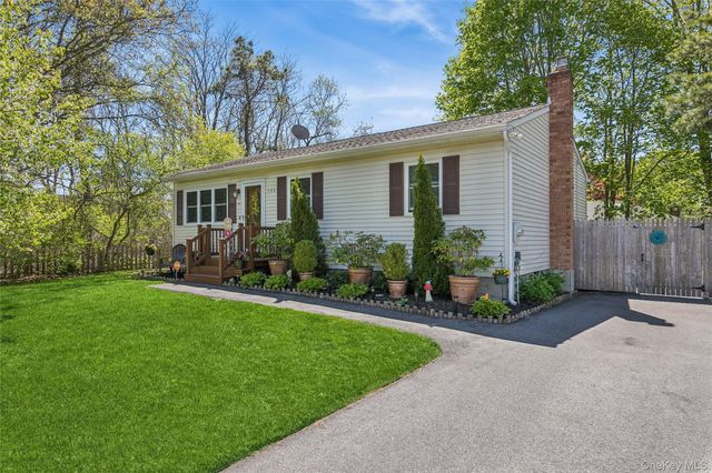 126 New Jersey Avenue, Bellport, NY 11713