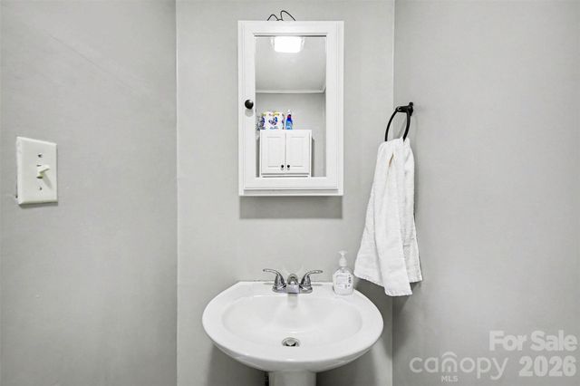 410 E Indiana Avenue, Bessemer City, NC 28016