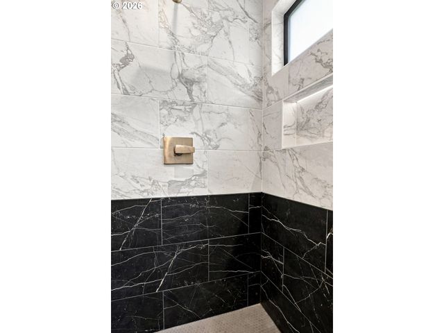 3533 Ne HASSALO St, Portland, OR 97232