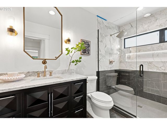 3533 Ne HASSALO St, Portland, OR 97232