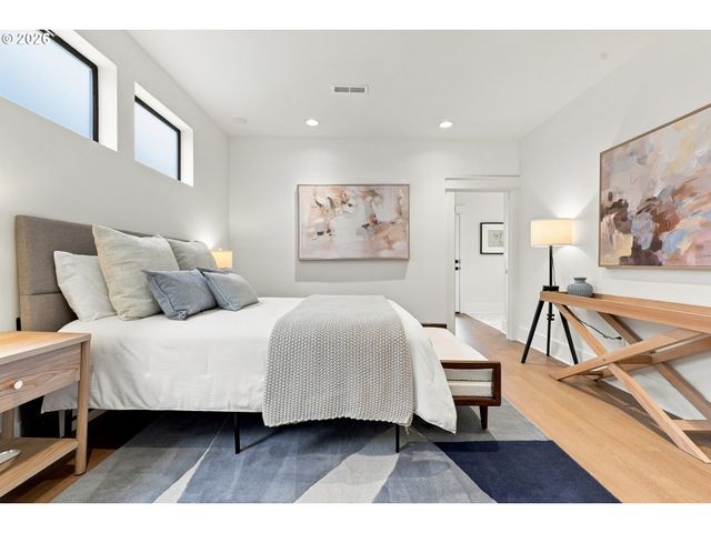 3533 Ne HASSALO St, Portland, OR 97232
