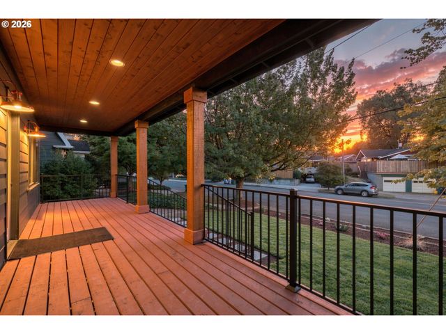 3533 Ne HASSALO St, Portland, OR 97232