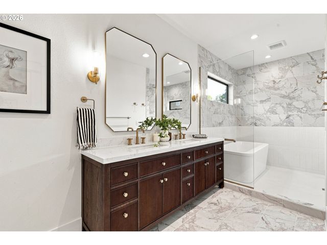 3533 Ne HASSALO St, Portland, OR 97232