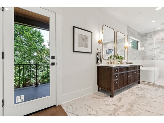 3533 Ne HASSALO St, Portland, OR 97232