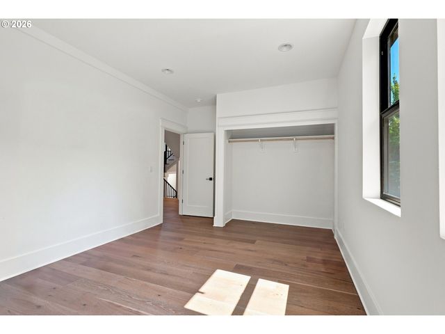 3533 Ne HASSALO St, Portland, OR 97232