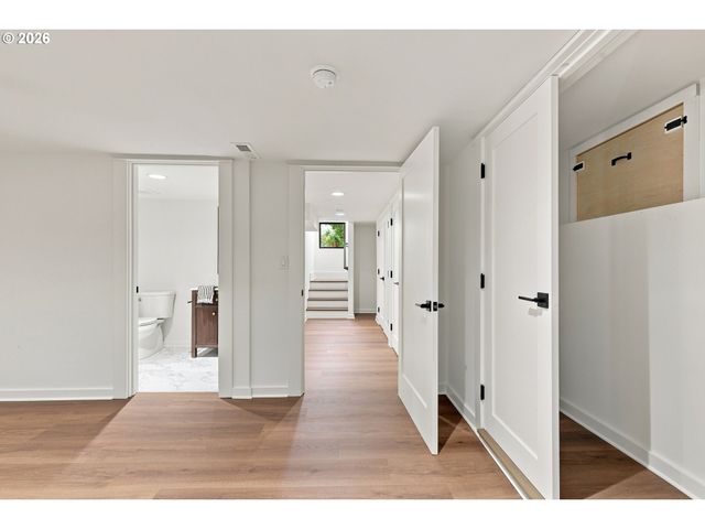 3533 Ne HASSALO St, Portland, OR 97232
