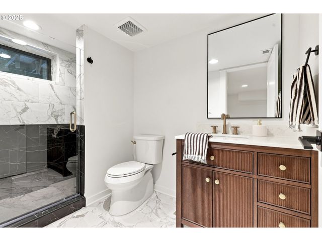 3533 Ne HASSALO St, Portland, OR 97232