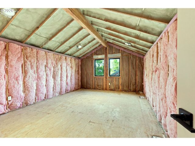 3533 Ne HASSALO St, Portland, OR 97232