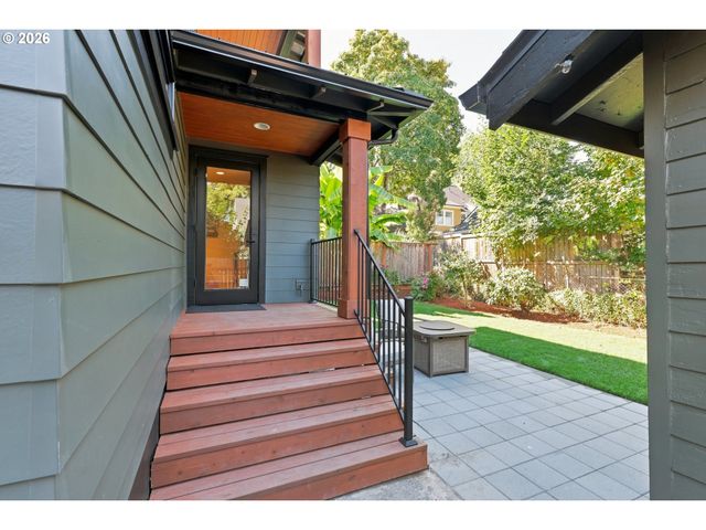 3533 Ne HASSALO St, Portland, OR 97232