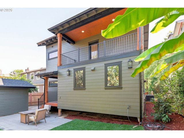 3533 Ne HASSALO St, Portland, OR 97232