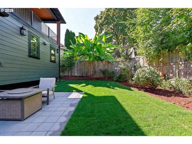 3533 Ne HASSALO St, Portland, OR 97232