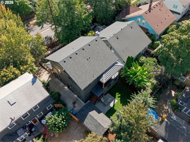 3533 Ne HASSALO St, Portland, OR 97232