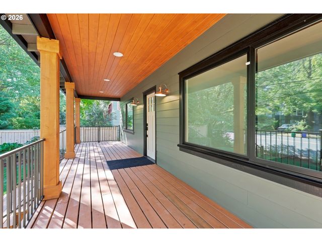 3533 Ne HASSALO St, Portland, OR 97232