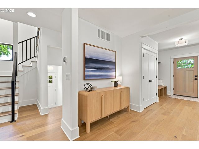 3533 Ne HASSALO St, Portland, OR 97232