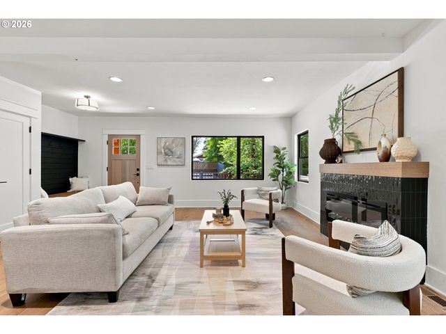 3533 Ne HASSALO St, Portland, OR 97232