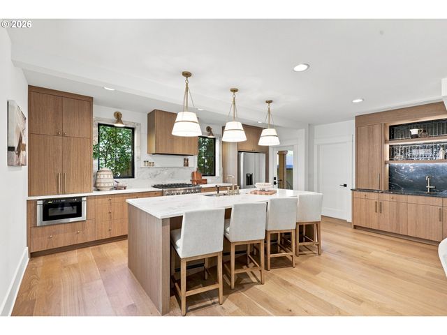 3533 Ne HASSALO St, Portland, OR 97232