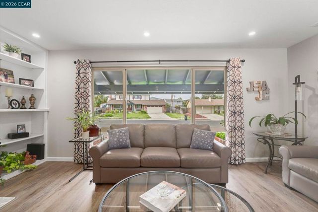 5187 Greenmeadow Dr, Concord, CA 94521