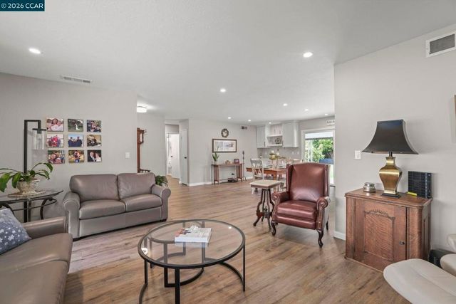5187 Greenmeadow Dr, Concord, CA 94521