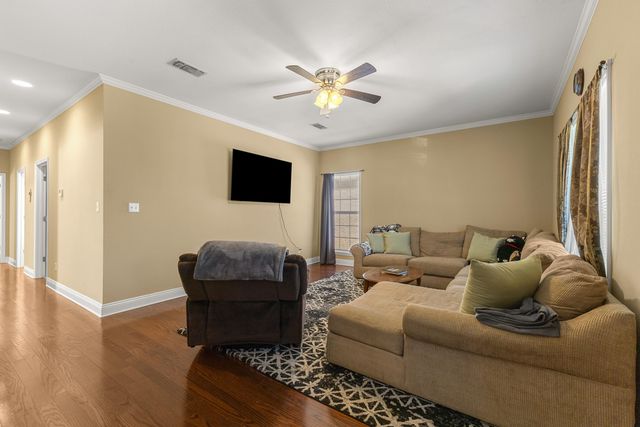 7 Oxford Dr., Hattiesburg, MS 39402