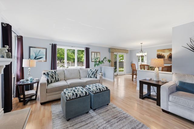 9 Dartford Lane, Schaumburg, IL 60194