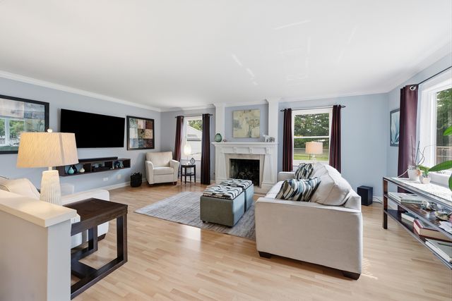 9 Dartford Lane, Schaumburg, IL 60194