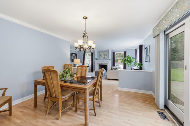 9 Dartford Lane, Schaumburg, IL 60194