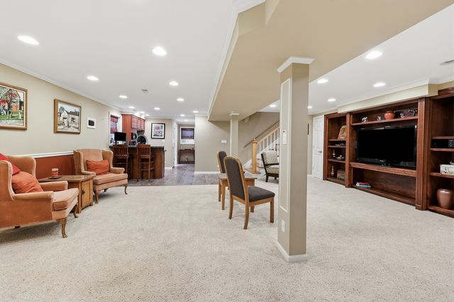 9 Dartford Lane, Schaumburg, IL 60194
