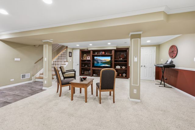9 Dartford Lane, Schaumburg, IL 60194