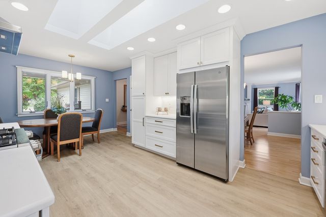 9 Dartford Lane, Schaumburg, IL 60194
