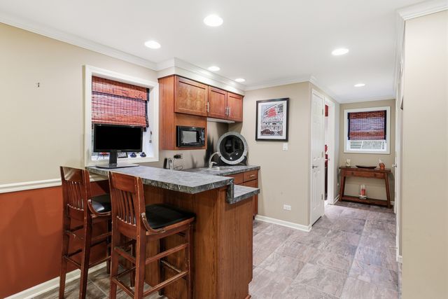9 Dartford Lane, Schaumburg, IL 60194