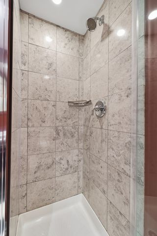 9 Dartford Lane, Schaumburg, IL 60194