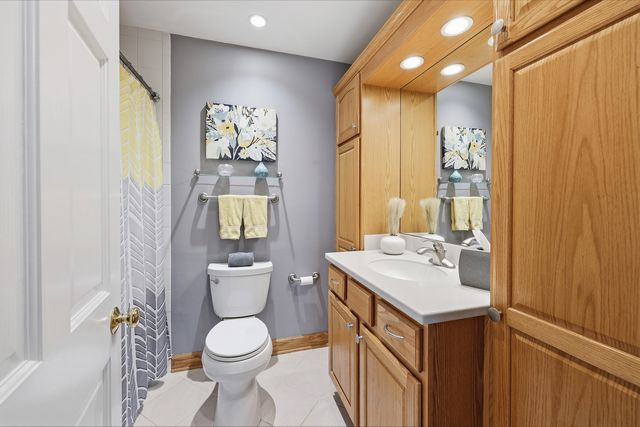 9 Dartford Lane, Schaumburg, IL 60194