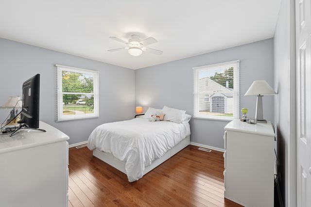 9 Dartford Lane, Schaumburg, IL 60194