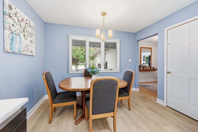 9 Dartford Lane, Schaumburg, IL 60194