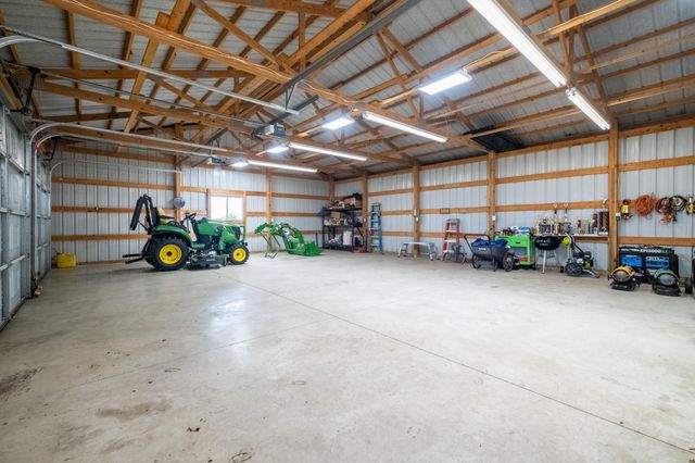 7882 Glaze Road, NE, New Holland, OH 43145