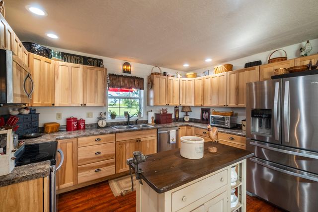 7882 Glaze Road, NE, New Holland, OH 43145